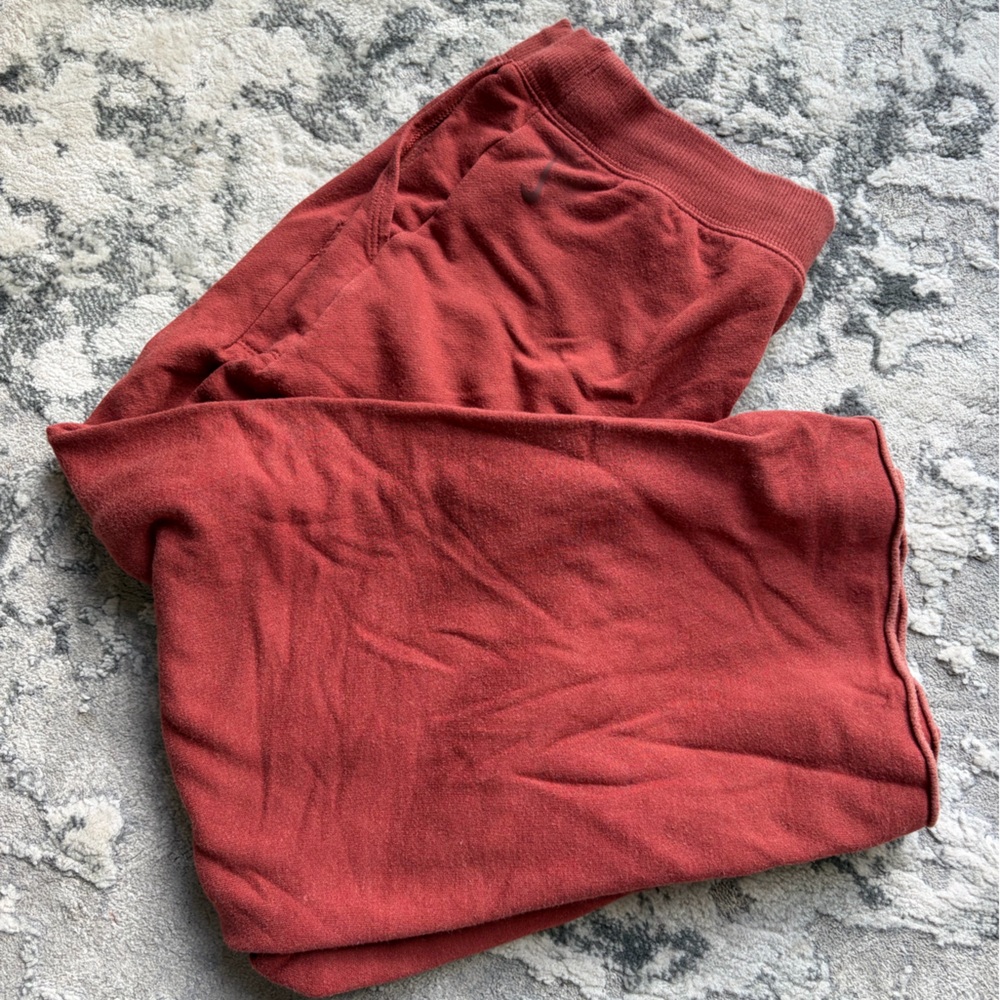 Nike Rust Red Capris - Picture 3 of 4